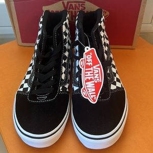 NWT: Vans Ward Hi Top Checkered Sneakers -Youth  Size 4.0